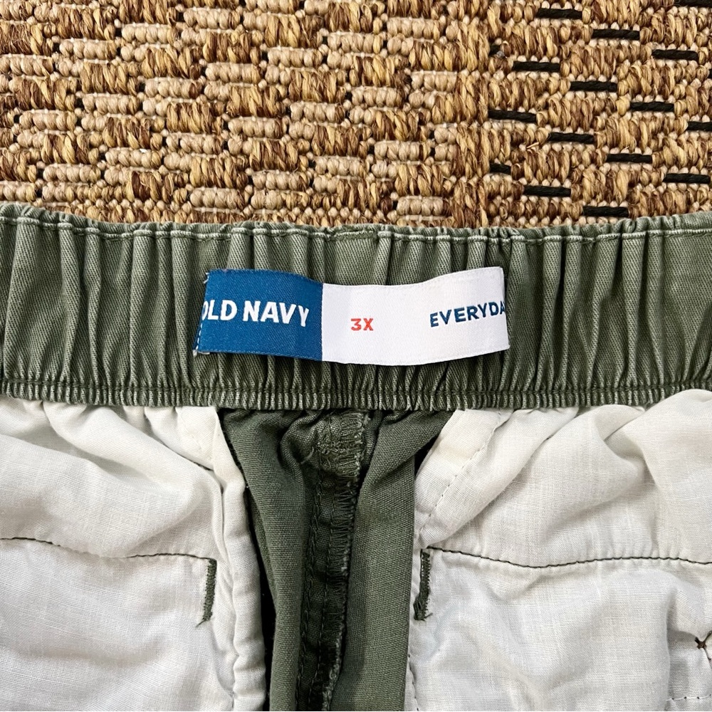 Old Navy Plus Size Everyday Twill Shorts in Army Green - Size 3X - Picture 3 of 4